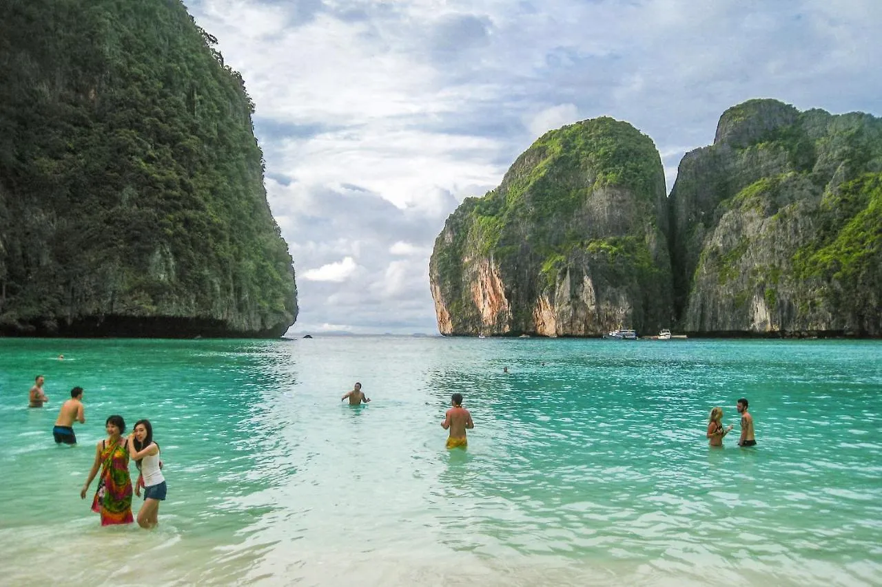 Phi Phi Relax Beach Resort  Phiphi-szigetek